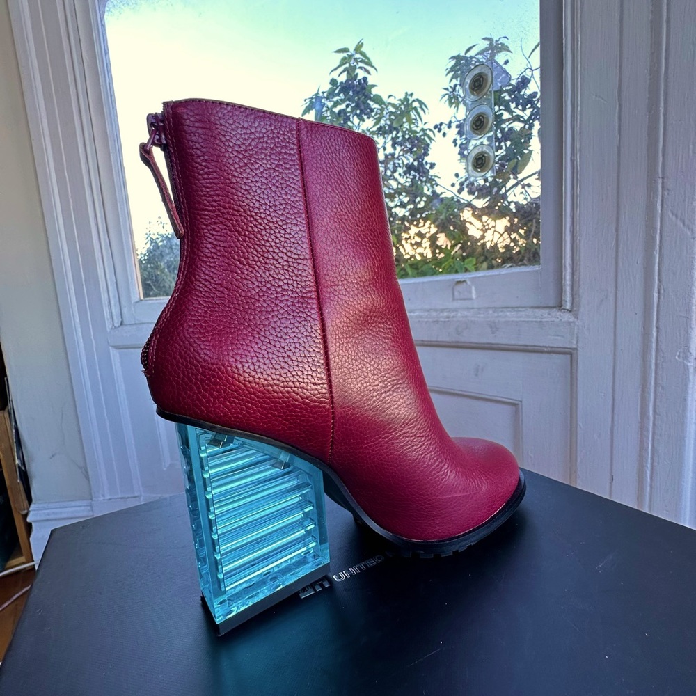 Unique UN Hi Rise Bootie Hi. Bloodstone Color - Picture 3 of 5